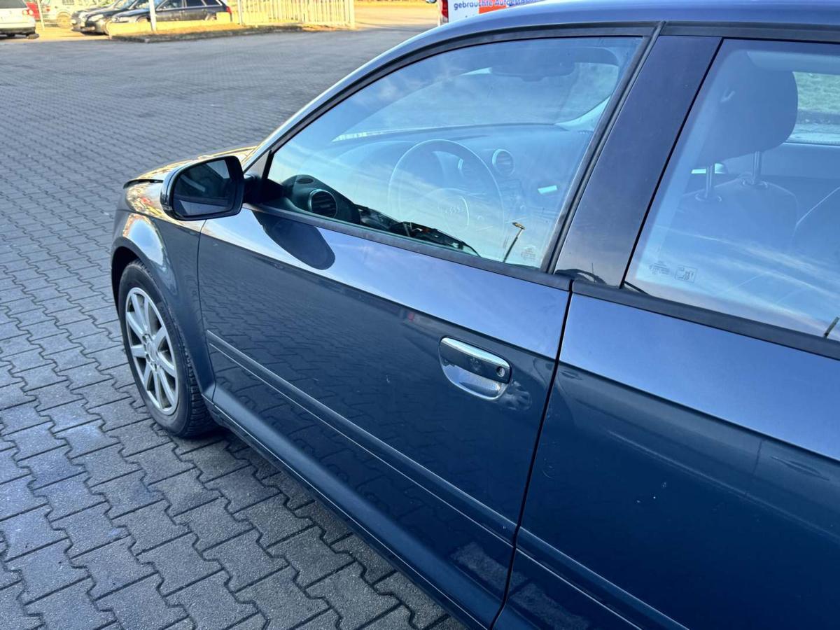 Audi A3 8P original T&uuml;r vorn links LZ7H Meteorgrau 3-T&uuml;rer Rohbau Bj.2011